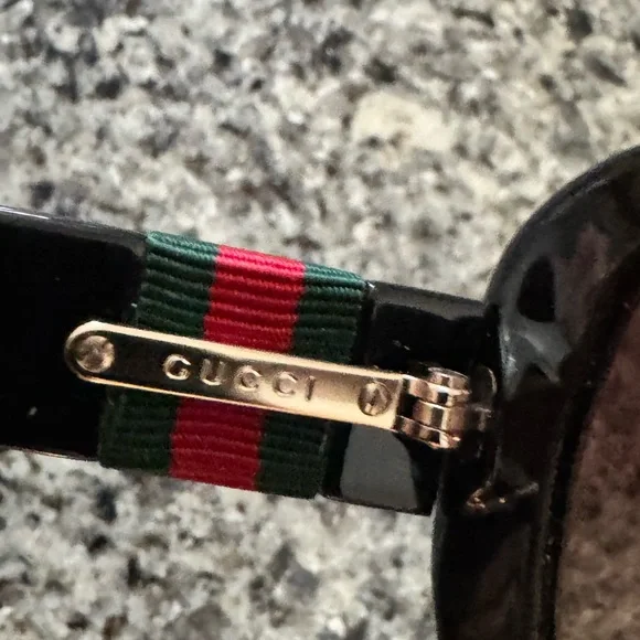 Gucci Black Sunglasses with Gold Emblem - Picture 5 of 7